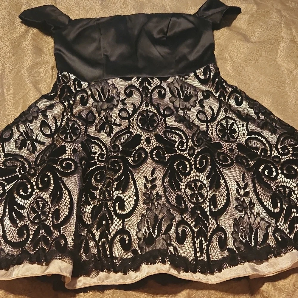 Dress - Picture 1 of 3